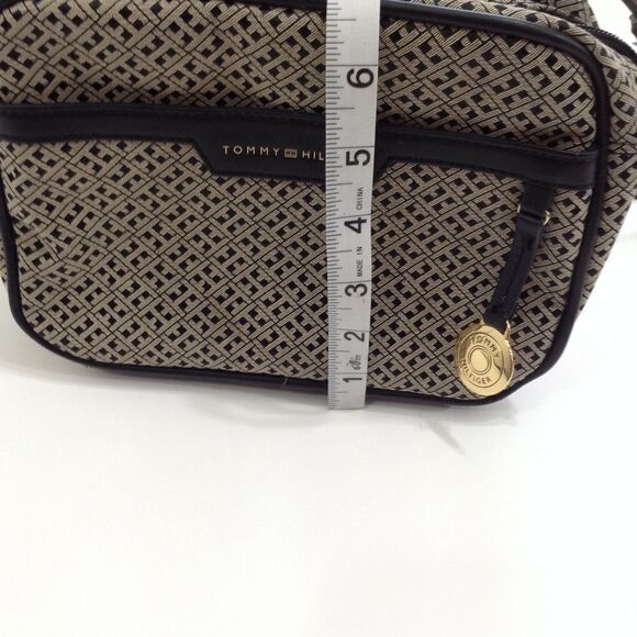 Tommy Hilfiger Camera Style Crossbody Bag - Picture 5 of 6